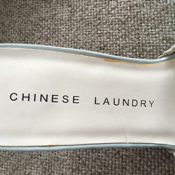 NWT Chinese Laundry leather ice blue heels/sandals - Picture 2 of 4